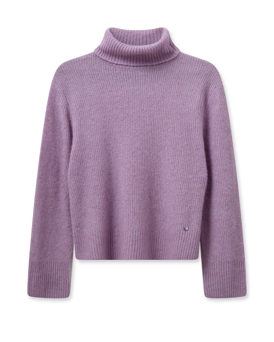 The Aidy Thora Roll Neck Jumper by Mos Mosh is a corker for Autumn. Versatile and stylish what's not to love. It is a relaxed fitting jumper featuring a cosy roll neck, with dropped shoulders and long sleeves. In a gorgeous lavender herb shade and a ribbed knit design it's an easy wear and versatile piece of knitwear that will become a wardrobe staple.