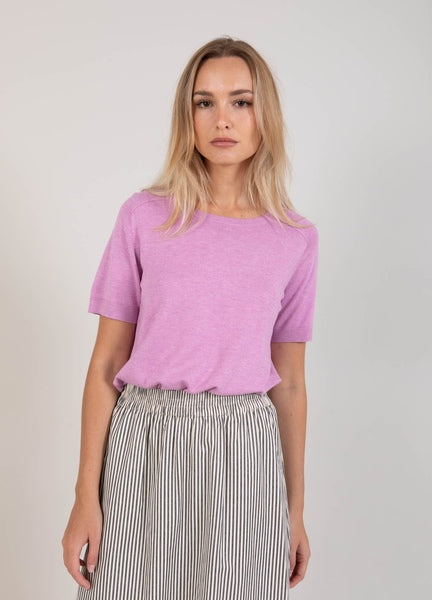 A wonderful soft knit T shape from CC Heart. This great little knit is super soft and perfect for the spring season. A Simple round neck and short sleeved piece for wearing under a little jacket or on it's own in the better weather. The fit is true to size.