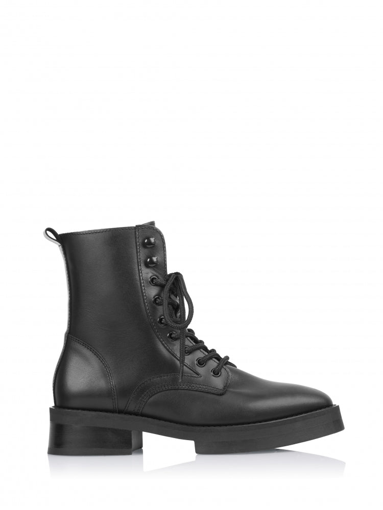This chunky Dublin lace up boot from shoe brand DWRS is a beauty. These are super comfortable and versatile as they can be worn with dresses or trousers as they are the most beautiful leather.