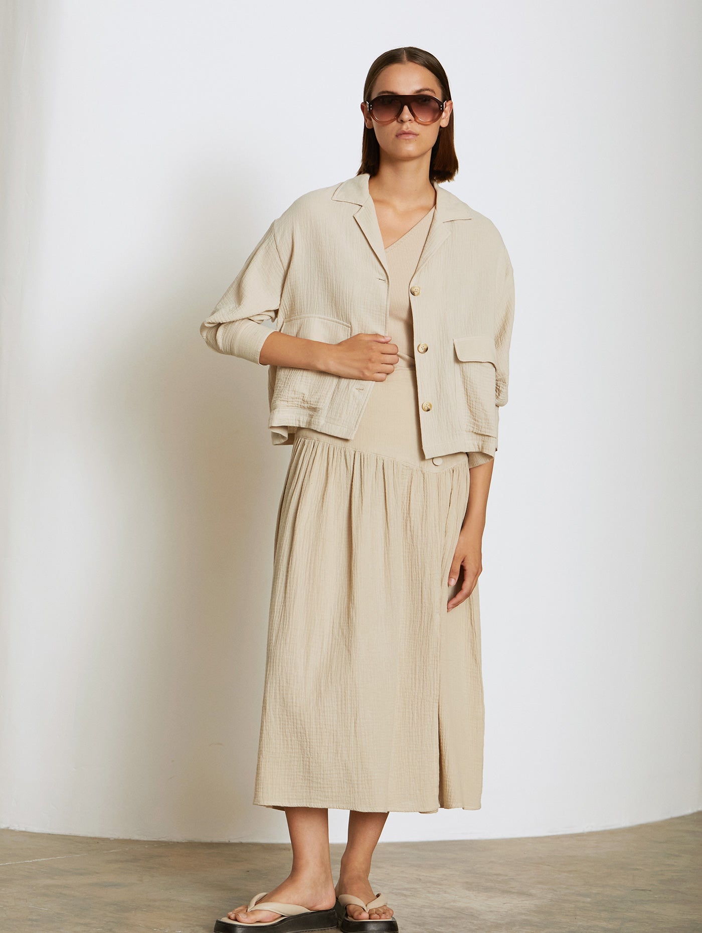 This Cotton bambula shirt from Skatie features a lapel collar and three quarter length sleeves that are pleated at the cuff. With three large buttons to fasten and oversized patch pockets at the front, this versatile piece can be worn as a blouse or open as a short cropped jacket. The neutral colour offers endless styling possibilities, and the true to size fit creates a flattering and comfortable boxy style.