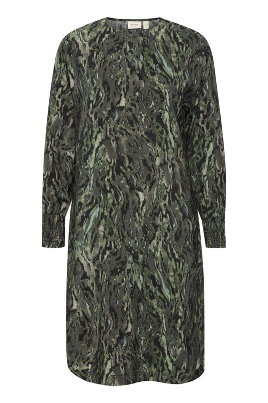 This classic shift dress from Fransa is a gorgeous dress for dressing up or for work wear. It looks fabulous with boots or a high heel or even casually with a trainer. It has a round neck and long sleeves with a gathered cuff. There is ruching in the middle of the back to give a great shape. The print is typically autumnal and classy. It also has the obligatory side pockets.