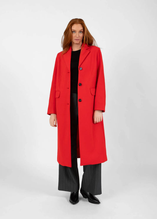 Stay warm and elegant with this grey/red coat from Scandi brand CC HEART. Its classic design and high quality make it ideal for the cold months. A classic simple style with lapels and contrast buttons to close. There are two front pockets and a small vent at the back. The fit is true to size