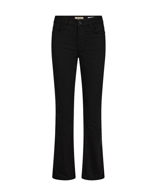 This fabulous high rise, super soft jean is a great wardrobe staple from Mos Mosh .These high-waisted flare fit jeans are made from a blend of viscose, cotton and lyocell, giving them a super soft finish. Standard five pocket jean. Fit rue to size. Pair with a statement t-shirt and an oversized blazer.