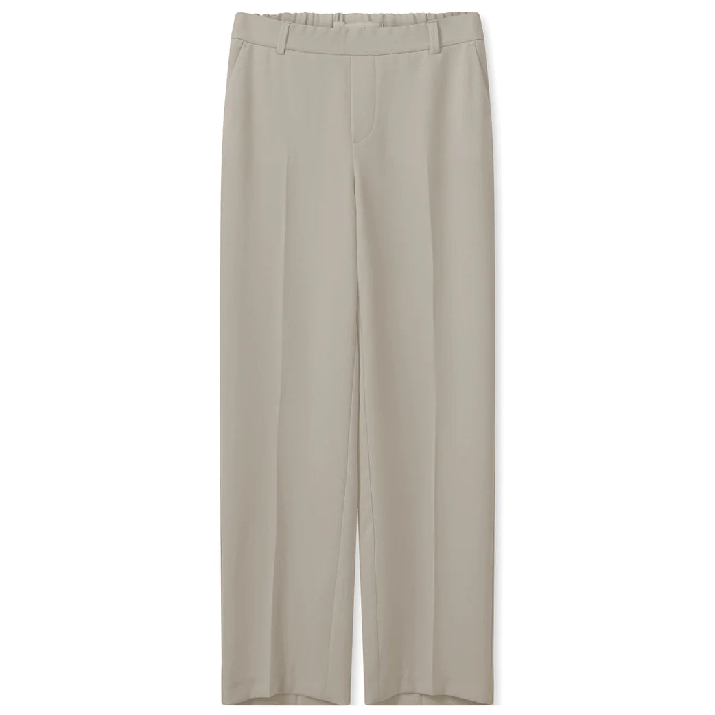 Chic pants with elasticated waist and belt loops with straight leg and slant pockets .