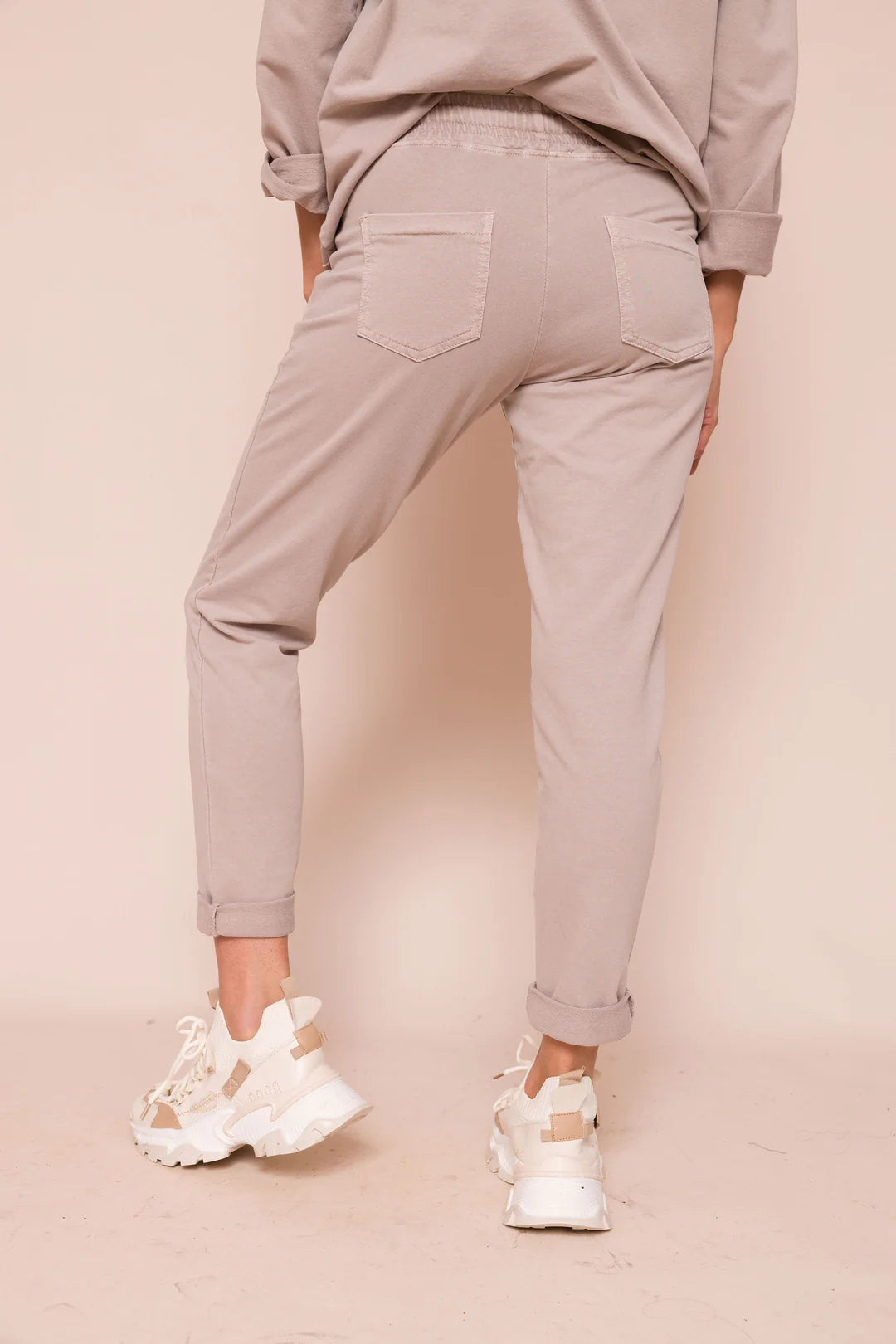 SUZYD 'Bailey' Jogger (Dark Grey/Taupe)