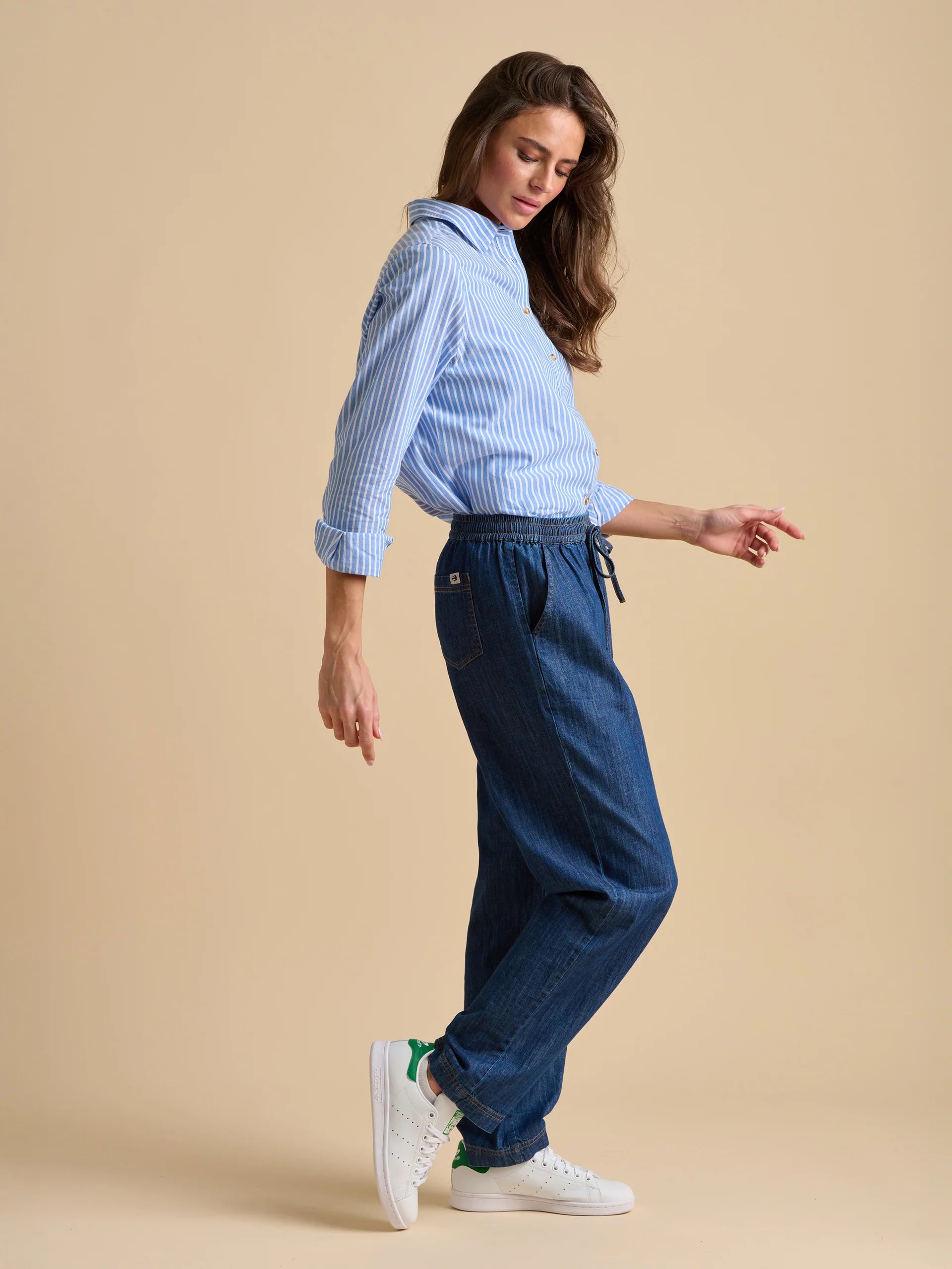 A wardrobe staple for the warmer seasons from BRAKEBURN. With an elasticated waistband and brown thread details that contrast the blue beautifully, these trousers are the comfiest pair of jeans you’ll ever own. They’ll pair with anything and are perfect for any casual occasion!