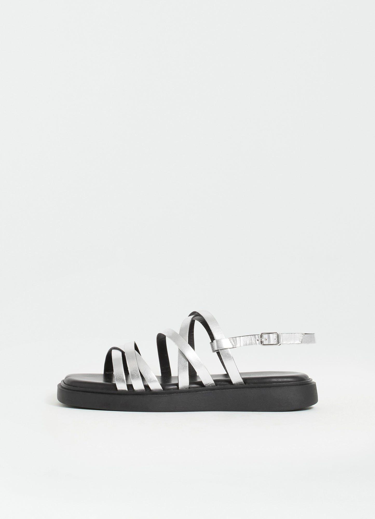 Chunky Sandal in neutral and metallic from VAGABOND. Extra comfort, great fit . True to size .