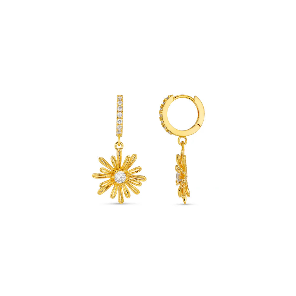 The Crystal Daisy Pave Huggie Hoop Earrings from ORELIA LONDON are an adorable gold hoop earring for your collection. Featuring daisy shape earring charm on a pave encrusted clip clasp hoop. Please note, earrings are non-returnable unless faulty.