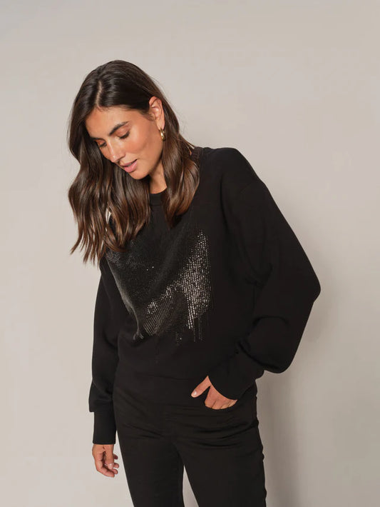 A cool loose fitting sweatshirt from Scandi brand MOS MOSH. Made from a gorgeous super soft viscose it is super cosy. Adorned with small sequins arranged in a dripping pattern at the front adding a touch of glam to that all important casual look. Great worn with jeans for a cool effortless look.