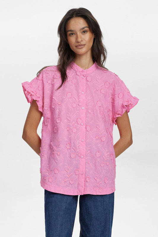 The NUGisella blouse from Scandi brand NUMPH is super pretty !! The collarless style has dropped shoulders and a frill trimmed cap sleeve. It has a button front and shaped hem. A beautiful embossed fabric with floral detailing. The fit is true to size.