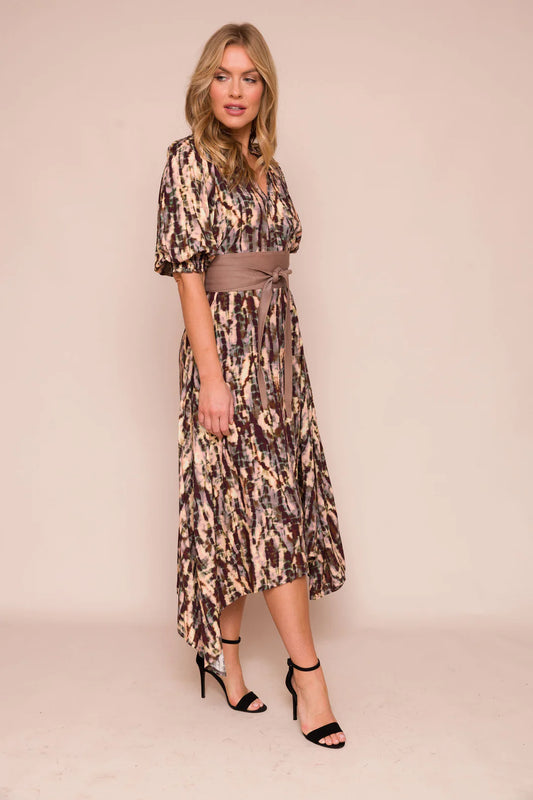 A beautifully dramatic dress from British brand SUZYD. Featuring bubble sleeves and a V neck and a fully asymmetric skirt this dress will look perfect for any summer event.