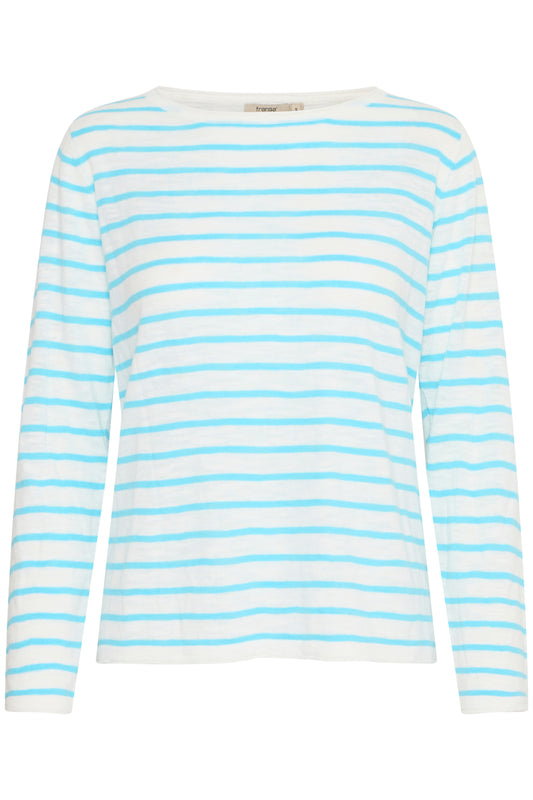 A fine knit jumper from Scandi brand FRANSA in two great colour combinations. The round neck knit has long sleeves with a roll cuff. The hem is straight and the fit is true to size. A fabulous layering piece in a stripe. The fit is true to size.