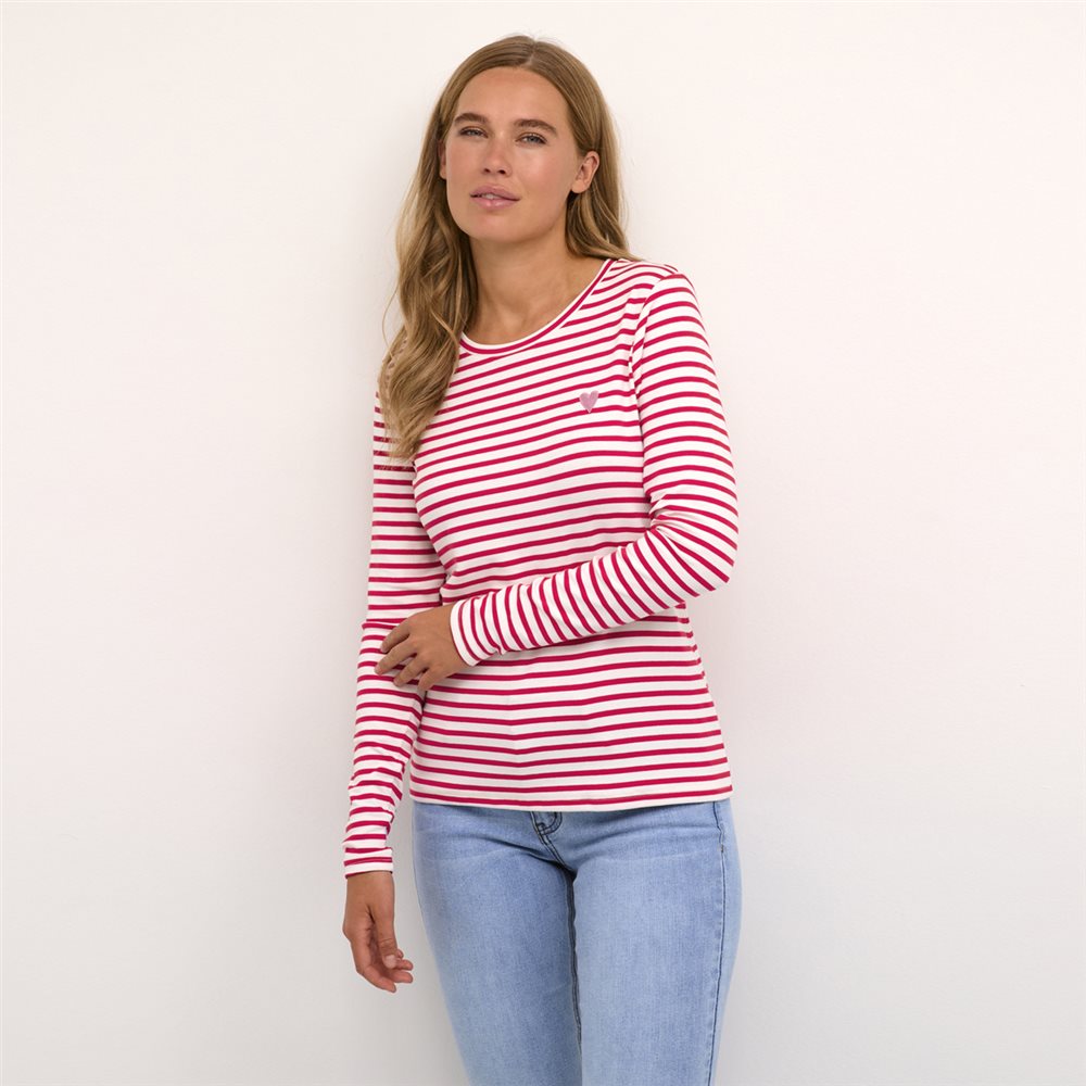 The Liddy T Shirt from Scandi brand Kaffe offers a timeless long sleeved design with a stylish striped print. Its round neck and versatile length make it perfect for tucking in or leaving out. Made with a soft and stretchy fabric, this simple yet elegant shirt is a must-have wardrobe essential that can be worn all year round. Finished with a simple heart in a contrasting colour.