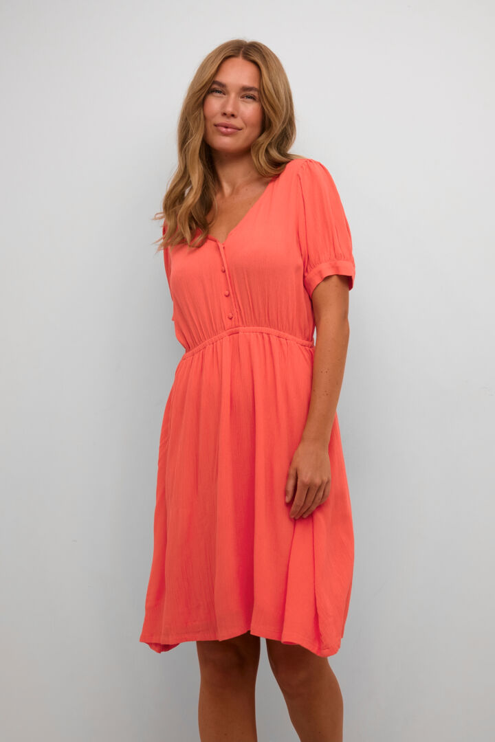 A great shorter length dress in a super soft crinkle fabric from Scandi brand Kaffe. A flattering V at the neck and elasticated waist to cinch it in. A short sleeve and floaty skirt make this a very feminine piece. The skirt is fully lined at the fit is true to size.