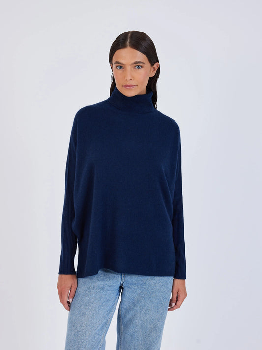 The Margareth poncho jumper from NOTSHY, in 100% cashmere, is an icon in our collection. We love it for its oversized cut, fitted ribbed sleeves and modern side slits. Ribbed sleeves add a modern twist to this timeless cashmere jumper. Blending comfort and elegance, our poncho jumper is sure to become your new favourite piece for the season, mixing easily with your entire wardrobe! The fit is oversized.