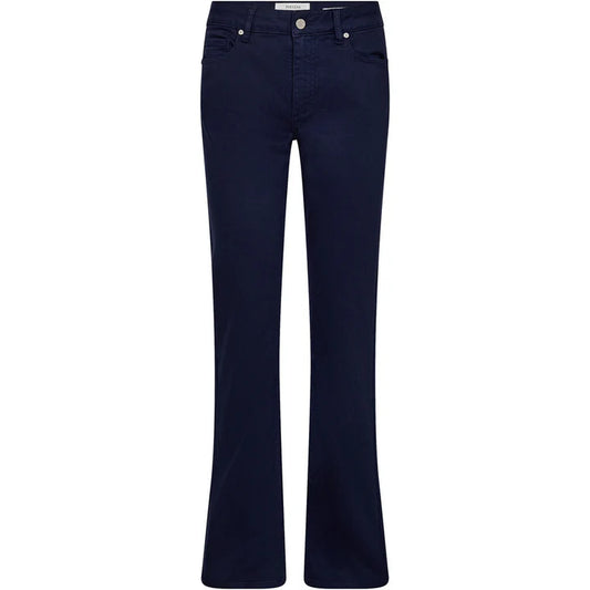 Our Marija jean from Danish brand PIESZAC comes with a mid waist, skinny fit, and flared legs. The combination of skinny fit and flare leg, will create a longer and leaner look. A five pocket jean with a zip front and single button at the waist.