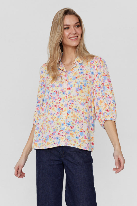 A beautiful blouse from Scandi brand Numph. This stunning floral piece is super pretty. The collar is slightly rounded to add that feminine touch. As with all of Numph the attention to detail is amazing. The shirt buttons on the front with pale pink buttons and has a gold trimmed button at the neck to add that extra touch. The fit is true to size. The sleeves are elbow length and have an elasticated cuff.