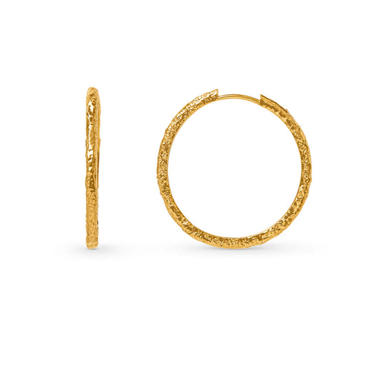 Effortlessly cool, this Molten Mid Size Hoop from ORELIA LONDON adds to any ensemble. Featuring a medium gold hoop earring with a beautiful molten metal effect click clasp fastening. Please note, earrings are non-returnable unless faulty.