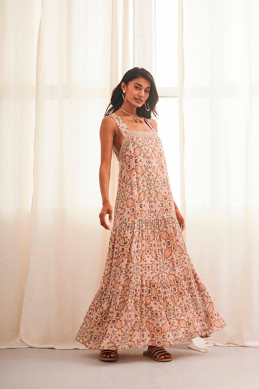 This NKN Nekane dress boasts a beautiful print and delicate embroidered beaded detail, complemented by wide straps and a cut-out back. The luxurious fabric and intricate design make it an ideal choice for a summer wedding or festival. Experience the stunning and feminine style of this brand with every wear. The skirt is gently tiered.