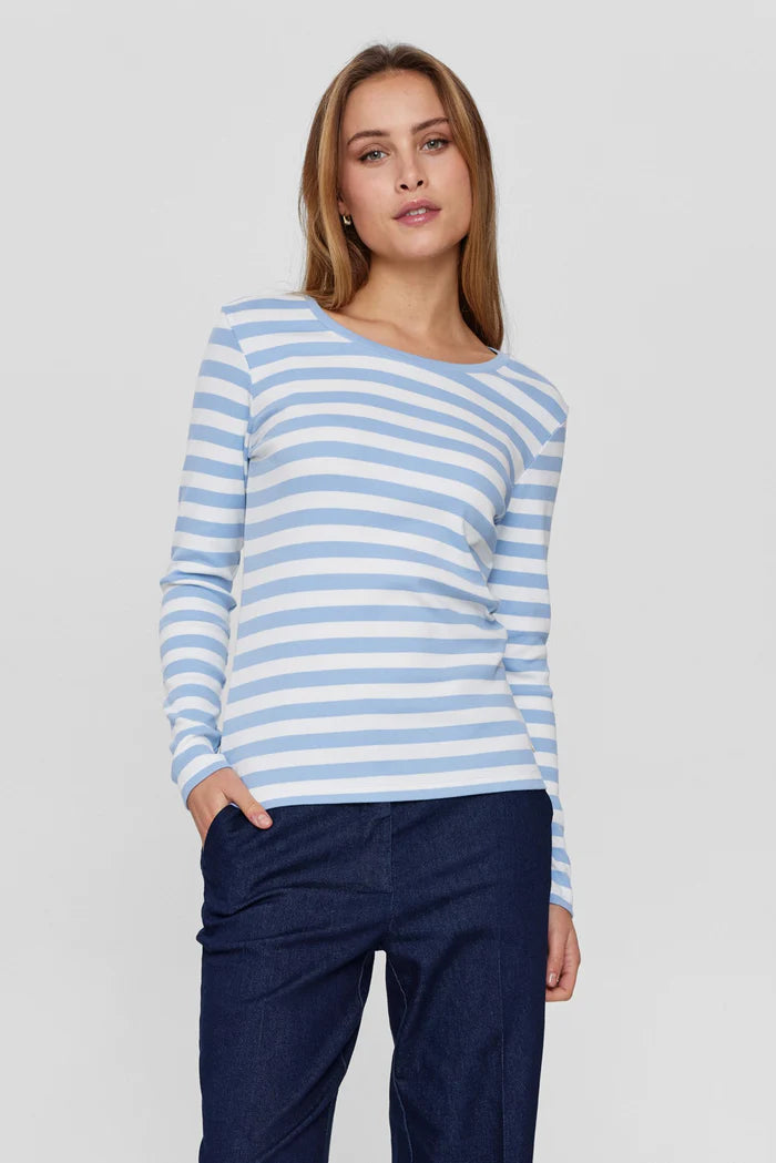 A great little basic from Scandi brand Numph. This stripy T is all about a casual comfortable look. The fresh pale blue and white shouts Spring/Summer ! With it's round neck and long sleeves it is easy to wear.