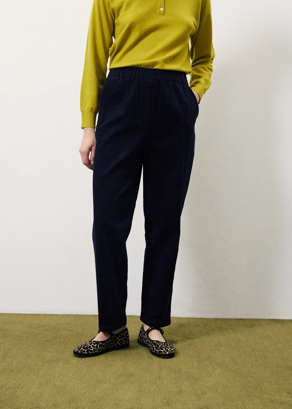 The PEROLA cord trousers from Parisian brand FRNCH are fashion-meets-formal. These chic trousers, in textured cord, present practicality with side slant pockets whilst falling to a full length in a flattering tapered leg. The elasticated waist allows the perfect fit. They fit true to size.