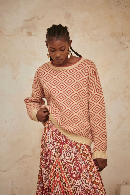 This neutral Tahani knit from Spanish brand NKN NEKANE is beautifully stylish. The round neck jumper is in a mixed neutral and brick coloured print. The long sleeve has a single coloured ribbed cuff. Throughout the knit is discreet sequin detailing to add a tiny bit of sparkle. The fit is boxy.