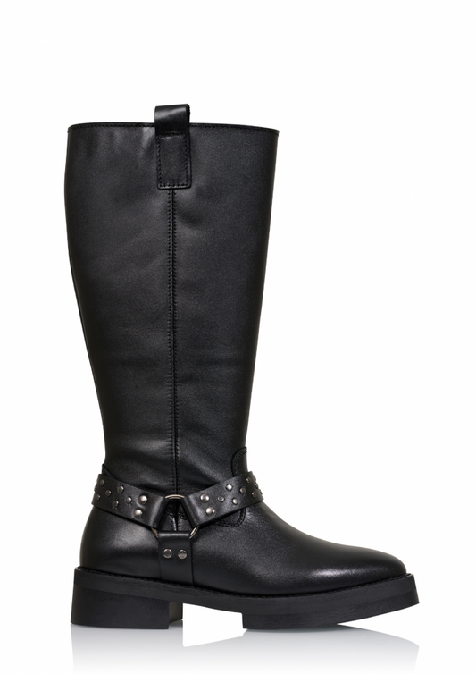 Wow, these cool biker boots are new at DWRS. The striking buckles with studs give the boot a cool look. Nice to style the boot with a dress or under jeans. The Timber boot is made entirely of leather, both on the inside and outside