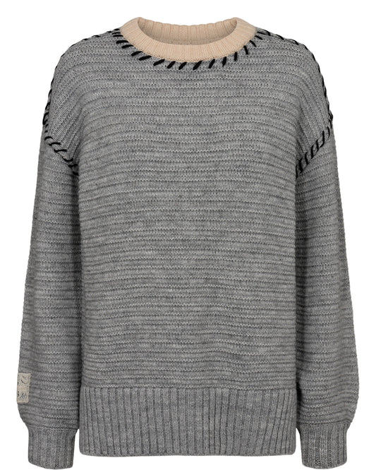 Wrap yourself in cozy comfort with the NUMPH 'Nutria' Pullover. Made from a thick and chunky knit in a beautiful grey colour, this Danish brand sweater features a cream ribbed neckline and ribbed cuffs on the long sleeves. The iconic Numph emblem adds a touch of style, while the drop shoulder and blanket stitch details provide a unique and eye-catching look. The fit is very generous . You may want to size down if you are not fond of oversized.