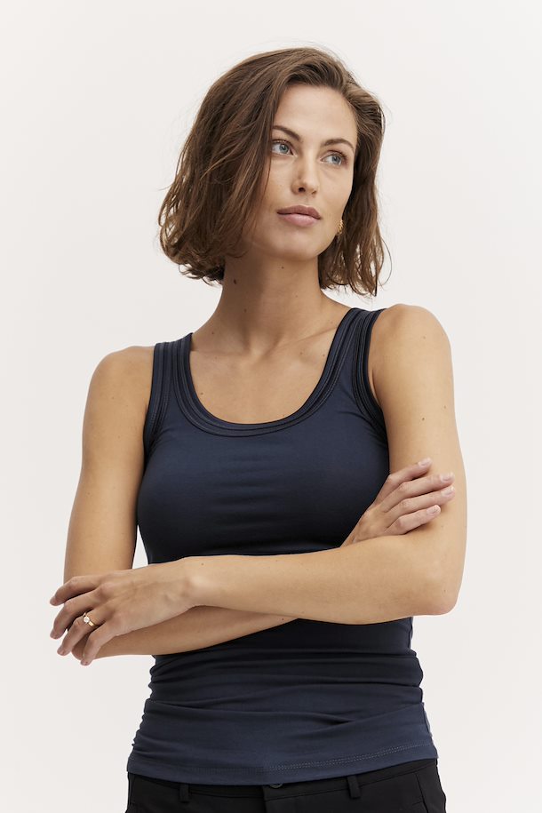 Experience the ultimate versatility of the Zulu 1 T Shirt, perfect for the warm summer months and beyond. Whether worn as a stylish standalone or as a layering essential, this must-have tank from Fransa is a true wardrobe staple. Its sleek silhouette is elevated with a satin edge trim, adding a touch of sophistication to this comfortable and ultra-soft fabri